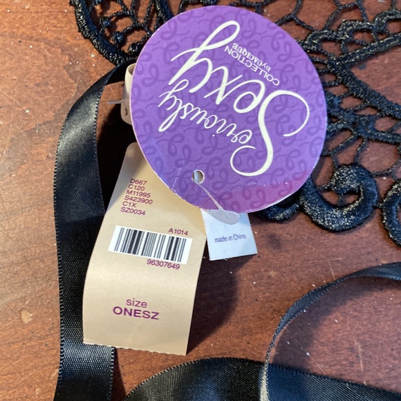 Lace Mask with Ribbon Ties - Picture 3 of 4